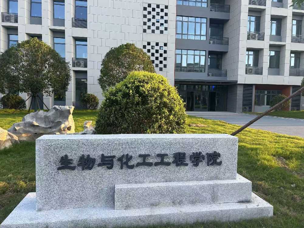 环县扬州职业大学体育场高杆灯项目